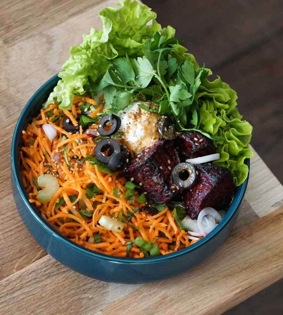 Recette de salade végétarienne chèvre et betteraves rôties