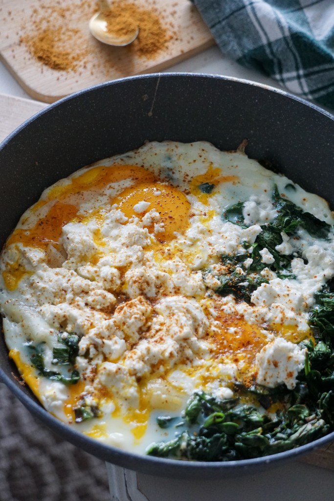 recette végétarienne poêlée d'oeuf épinard et feta