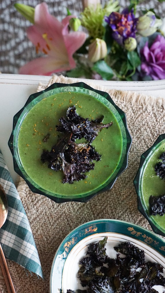 Velouté Épinards Coco-Curry avec Chips de Kale