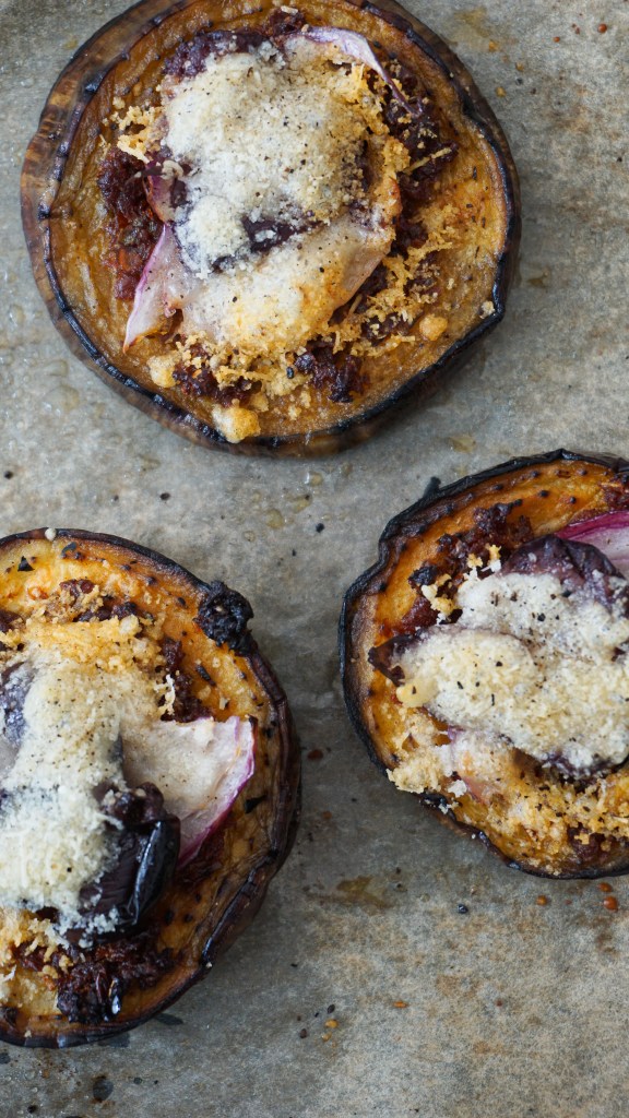Recette de toasts d'aubergines gratinées apéro végétarien