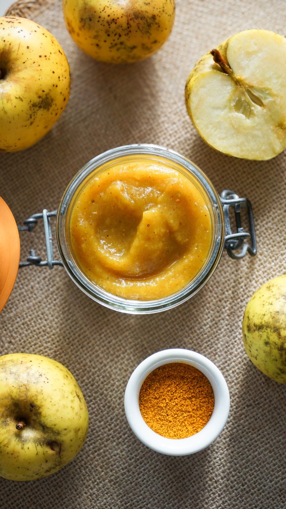 Recette de compote de pommes curcuma-cannelle et gingembre